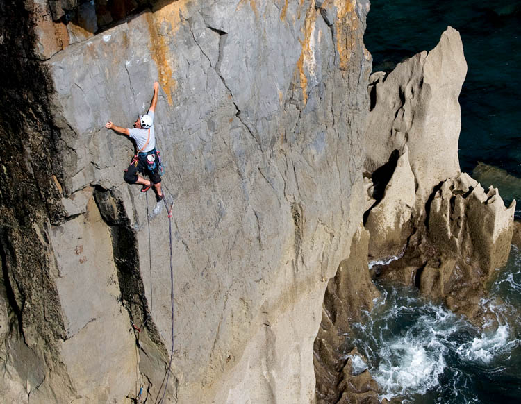 Wishful Thinking (E1 5b) in Pembroke. Photo: Mike Hutton.