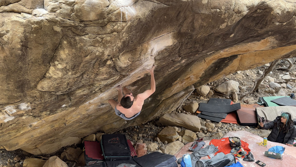 Will Bosi climbing Return of the Sleepwalker (Font 9A/V17) at Black Velvet Canyon, Red Rocks, Nevada in the USA. Photo: Teresa Coimbra