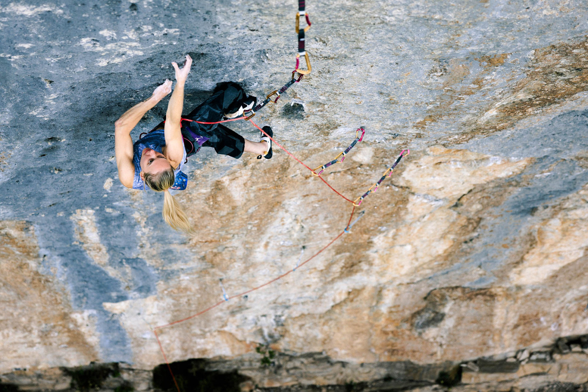 Janja Garnbret high on Bibliographie (F9b+). Photo: Jessica Glassberg / Red Bull Content Pool